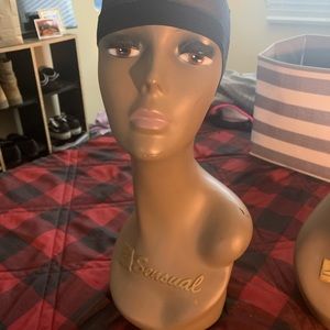 Wig manikins. Quantity of 2.